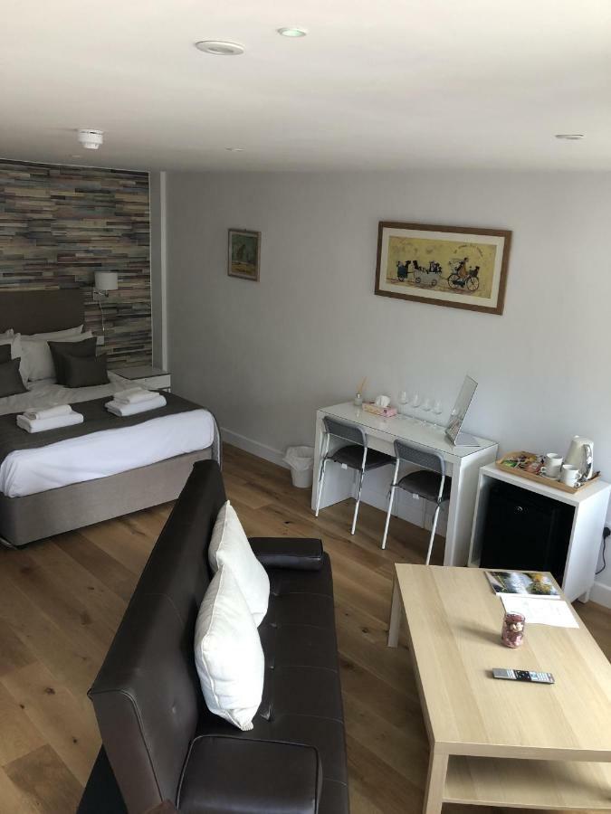 Hamilton Arms Suites Мидхерст Экстерьер фото